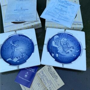 Set of 2 collector plates Village Life of Russia series - Bradford Exchange.